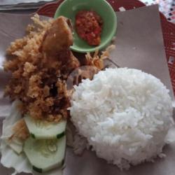 Paket Ayam Kremes ( Nasi, Ayam Kremes , Tahu/tempe, Sambel)