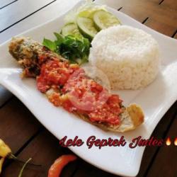 Paket (nasi Ikan Lele Geprek)