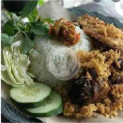 Nasi Lalapan Rempelo Ati Kremes