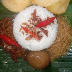 Nasi Uduk Semur Telur,bihun Dan Orek Tempe