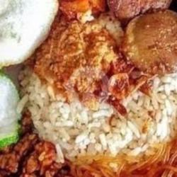 Nasi Uduk Orek Semur Jengkol