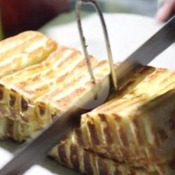 Roti Bakar Nanas- Straweberry-coklat