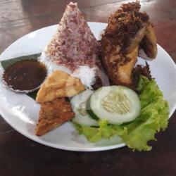 Paket Nasi Ayam Goreng   Urap Sayur   Teh