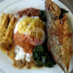 Nasi ,ikan ,sayur ,lombok Ijo