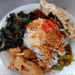 Nasi Ikan Gembung Goreng