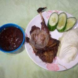 Bebek Super Bumbu Hitam Pedas