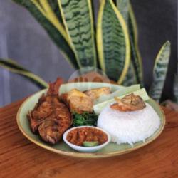 Nasi Tempong Nila