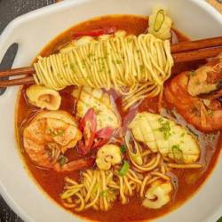 Mie Kuah Kari Udang Pedas