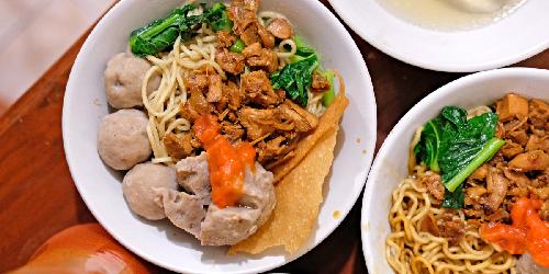 Mie Ayam Yamin Wonogiri ( Mas Ragil), Sunan Giri