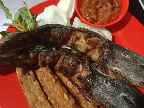 Wm Gurih-gurih Seafood Dan Pecel Lele, Jl Kertanegara6 No 40