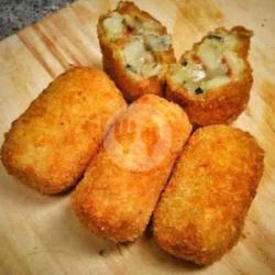 Chicken Croquette With Mozarella