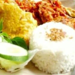 Nasi Uduk Putih Telor Dadar