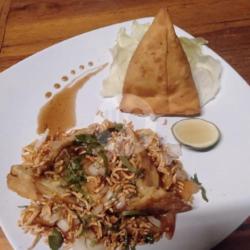 Veg Samosa(2pcs) Tamarid And Mint Chutney