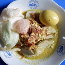 Lontong Opor Telor Dan Ayam Suwir