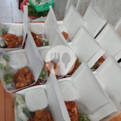 Paket Gk Ayam Goreng 1/4 Ekor   Nasi   Tempe   Telur Dadar   Sambal Ijo