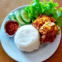 Ayam Kremes Kriuk Pedas Nasi  Tahu Tempe