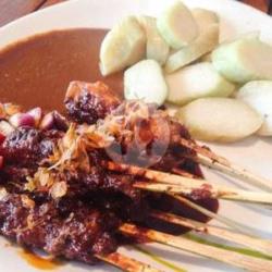 Sate Daging   Lontong