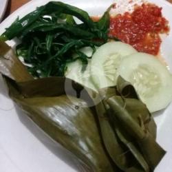 Pepes Ikan Tongkol/ Tuna   Lalapan   Sambal