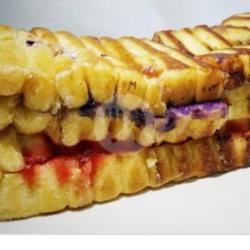 Roti Bandung Strawberry   Blueberry