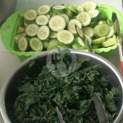 Sayur Timun Dan Daun Singkong