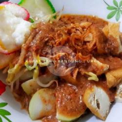Kupat Tahu   Kerupuk
