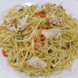 Spaghetti Chicken Aglio Olio