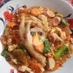 Seblak Sosis Ceker Telur Ayam Orak Arik Mie Keriting Telur Ayam Orak Arik