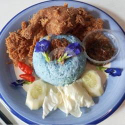 Nasi Biru Ayam Kremes