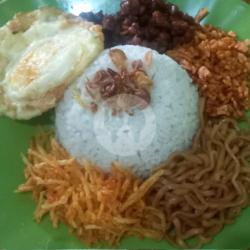 Nasi Uduk Betawi   Telur (ceplok) Komplit