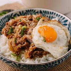 Rice Bowl Beef Teriyaki   Telur Ceplok   Es Teh Manis