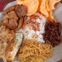 Nasi Uduk Jengkol Telur Dadar