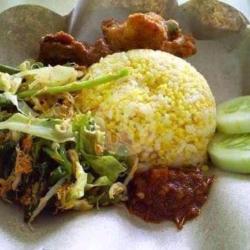 Nasi Jagung Urap Urap Ayam Goreng