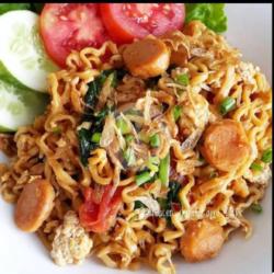 Mie Goreng Sosis   Ayam Crispy