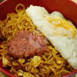 Indomie Goreng Telor Kornet