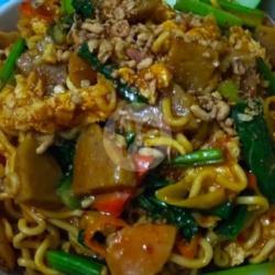 Indomie Goreng Nyemek Special (telur, Sosis, Pentol)