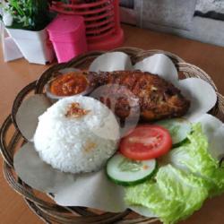 Nasi Ikan Goreng Sayur  Sambal Gorengan