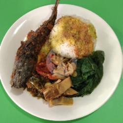 Nasi Ikan Lele Goreng