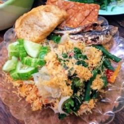 Nasi Sayur Urap   Ikan Asin