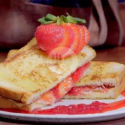 Roti Bakar Selai Strawberi