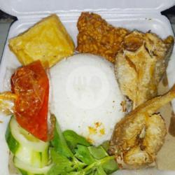 Nasi Penyetan Ikan Asin