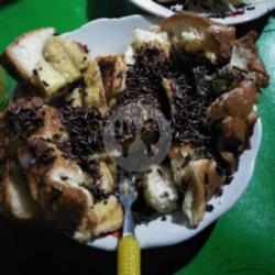 Roti Bakar Isi Pisang Coklat