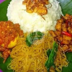 Nasi Uduk Telor Balado Tempe Orek Bihun Kerupuk