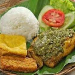 Nasi Ayam Penyet Sambel Ijo