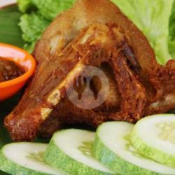 Lalapan Bebek Goreng / Penyet (tanpa Nasi)