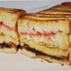 Roti Bakar Telur Sosis