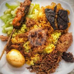 Nasi Kuning Sate