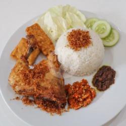 Nasi Ayam Goreng Kelapa Paha