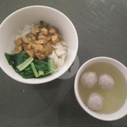 Kwetiaw Ayam Jamur Bakso