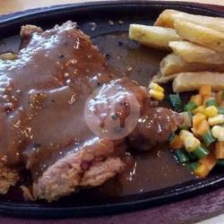 Fried Chicken Steak With Black Pepper Sauce