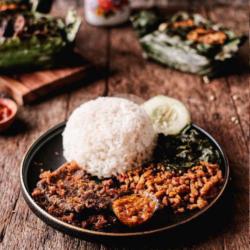 Nasi Lemak Daging Empal Sambal Bawang